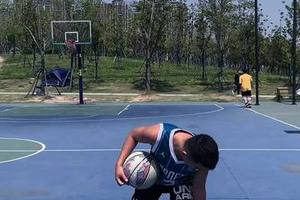 如何将拉伸融入日常篮球训练中以提高效率?